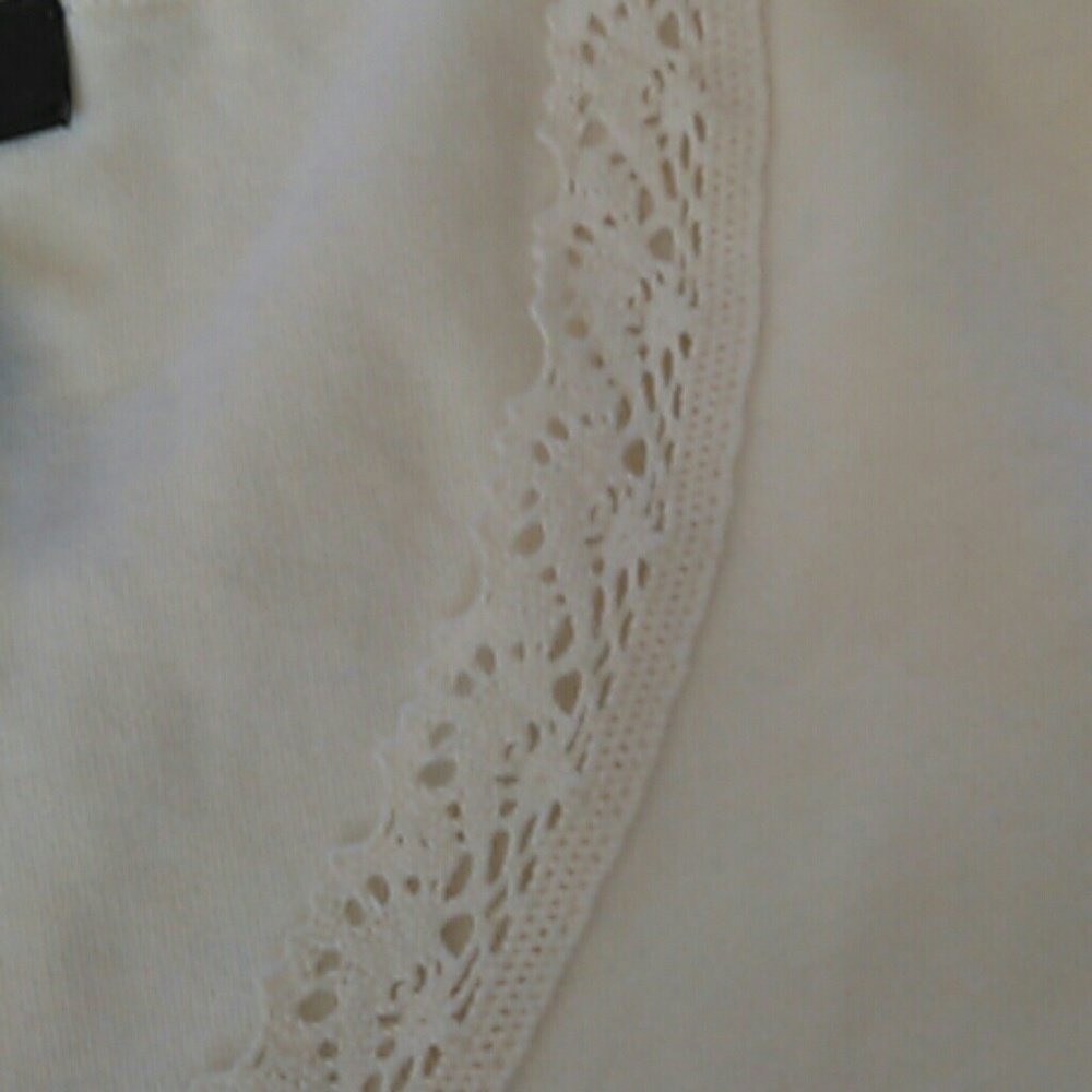 Express  Top - Picture 3 of 5